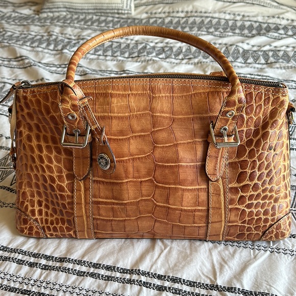 Dooney and Bourke Crocodile Embossed shoulder bag 🐊 - Picture 2 of 13